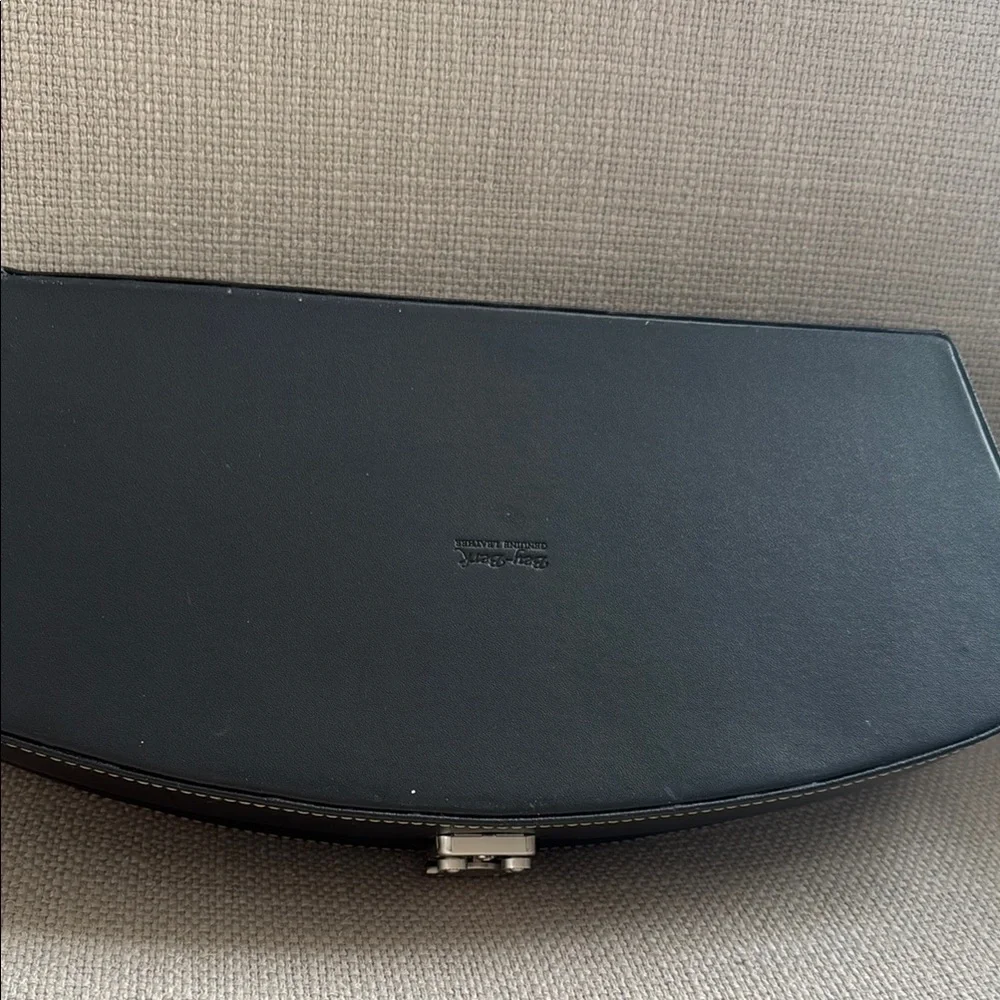 ⭐️- Bey Berk Black Leather Watch Display Case with locking clasp! 6 watches! - Picture 5 of 14
